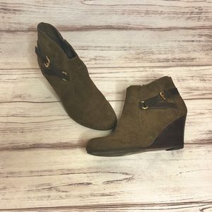Report Galiana wedge booties‎ size 7.5